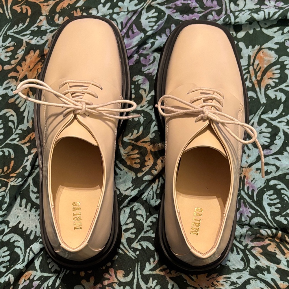 Maeve the Rhys cream and black loafers us40